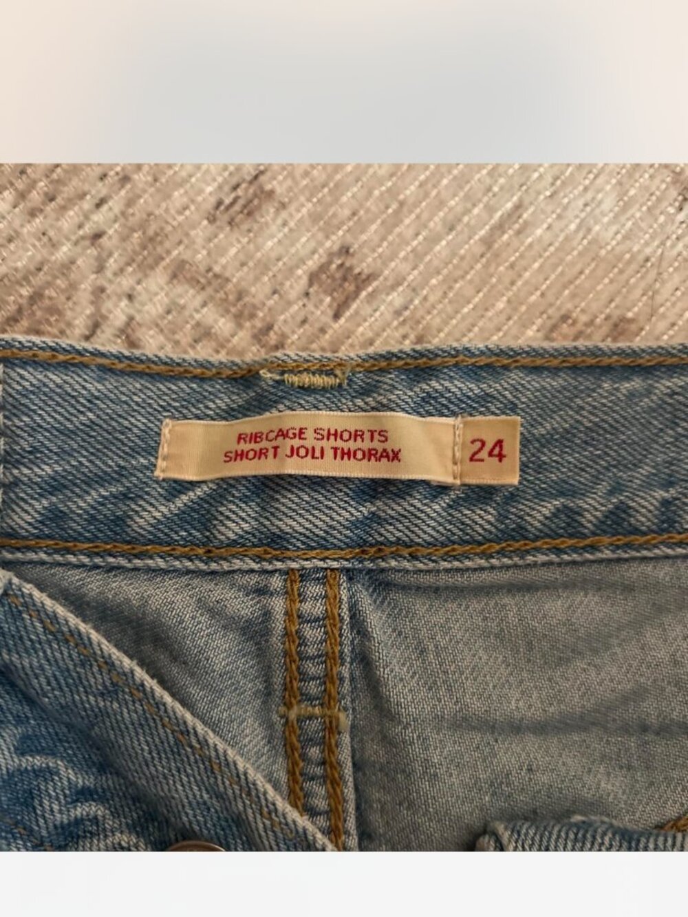 Levi's Ribcage Shorts - Picture 2 of 3